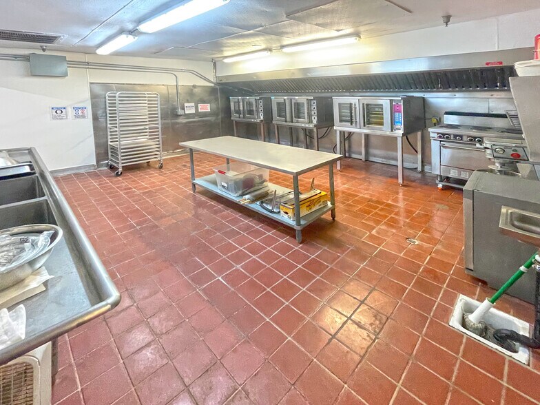 More Photos Of 1240 47th Ave, Oakland Warehouse For Sale