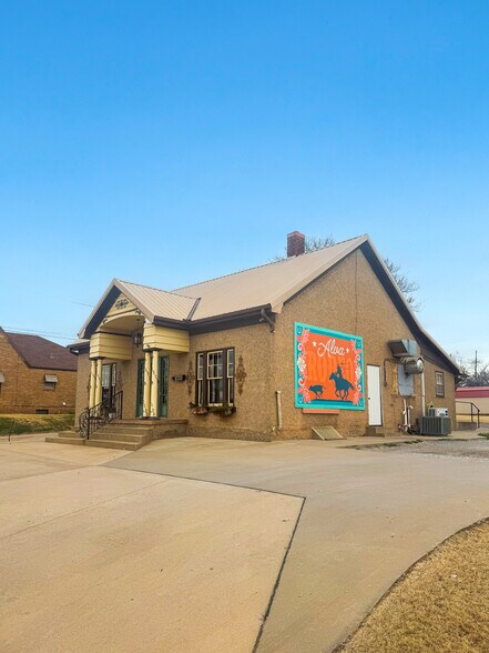 More Photos Of 319 Oklahoma Blvd, Alva Restaurant For Sale