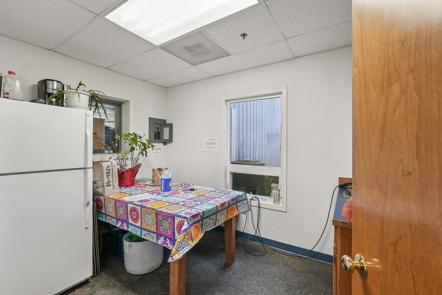 More Photos Of 555 N Pacific Hwy, Woodburn Auto Repair For Sale