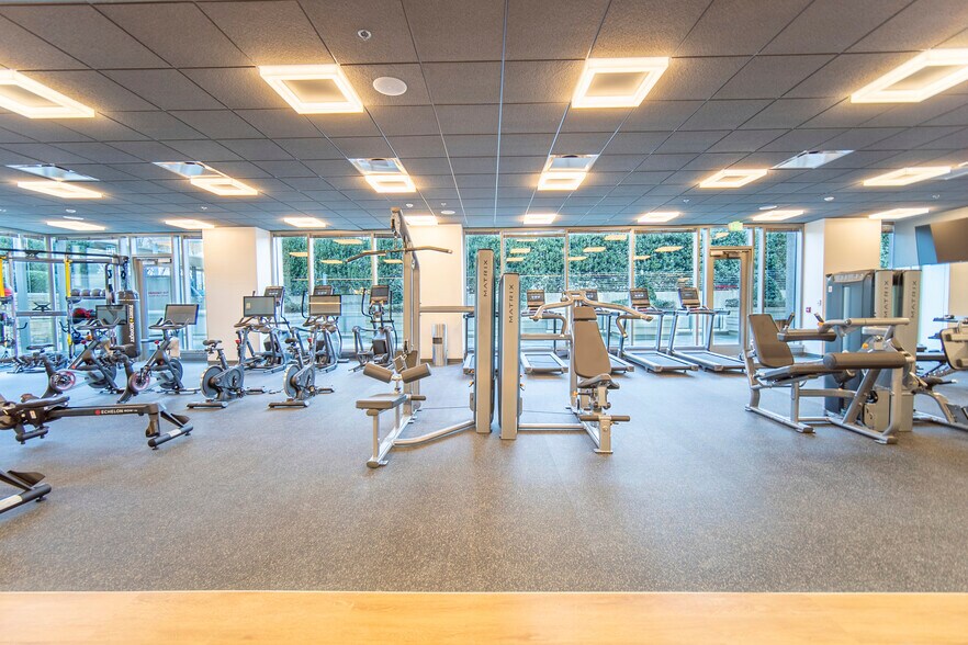 More Photos Of 1001 Summit Blvd, Atlanta Unknown For Lease