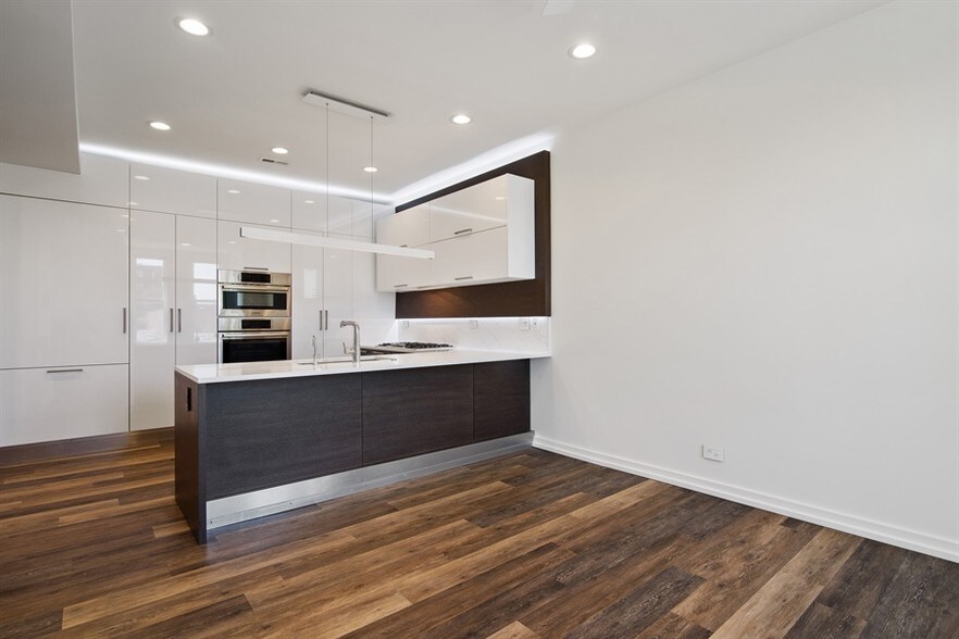 More Photos Of 1420 W Fulton St, Chicago Apartments For Sale