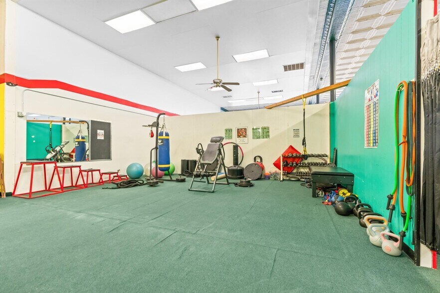 More Photos Of 110 E Franklin St, Hillsboro Health Club For Sale