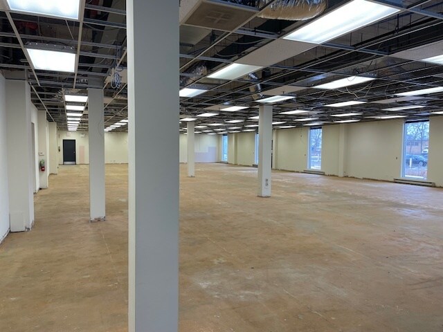 More Photos Of 543 W Algonquin Rd, Arlington Heights Warehouse For Sale