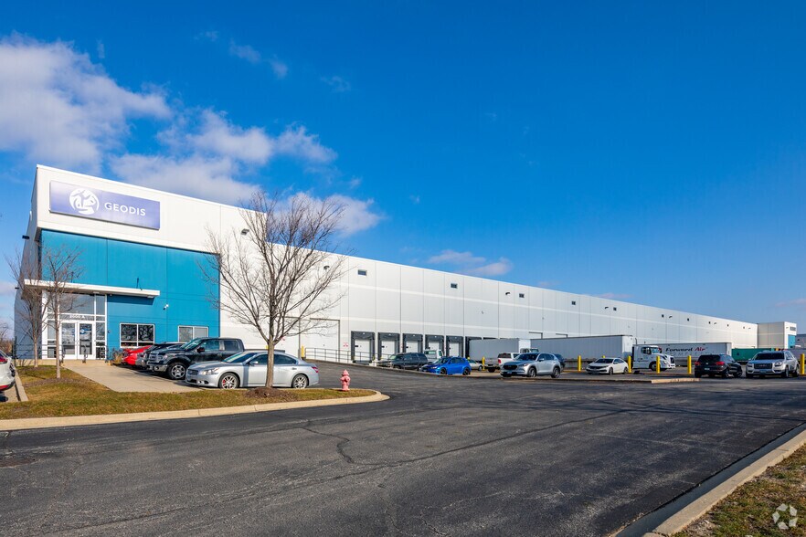 More Photos Of 2000 Arthur Ave, Elk Grove Village Distribution For Lease