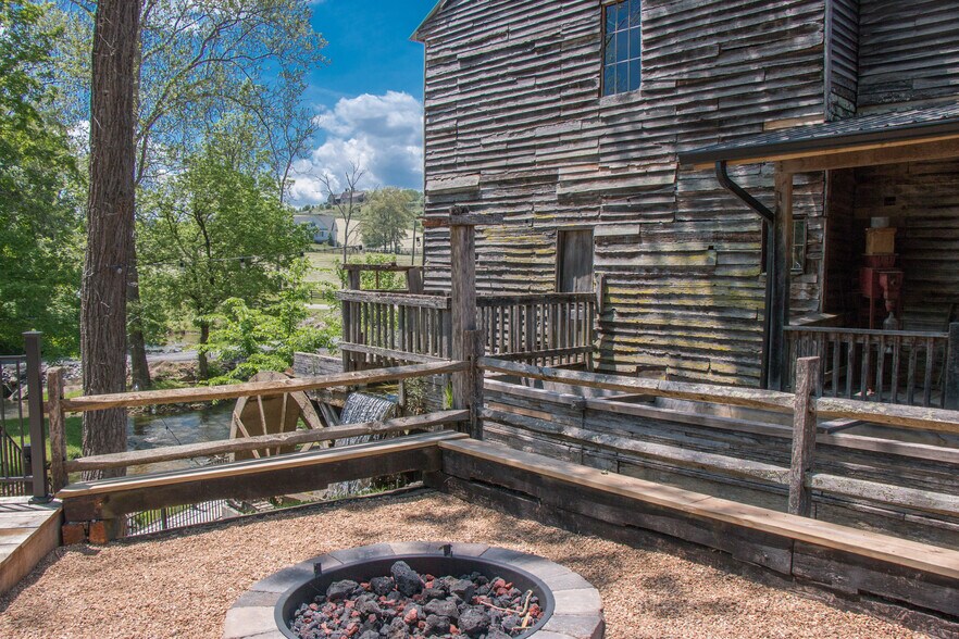 More Photos Of 21405 Parks Mill Rd, Abingdon Lodge Meeting Hall For Sale