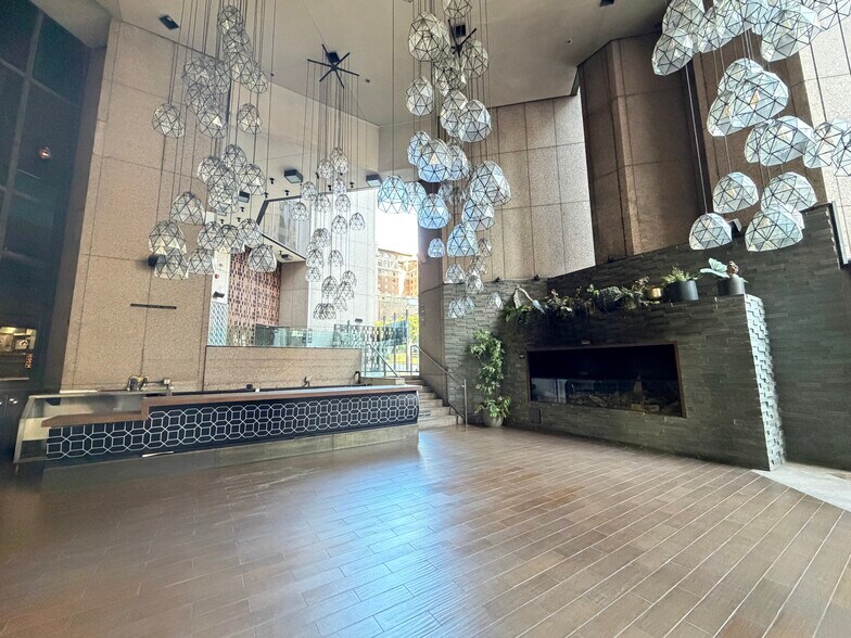 More Photos Of 800 W 6th St, Los Angeles Office For Lease