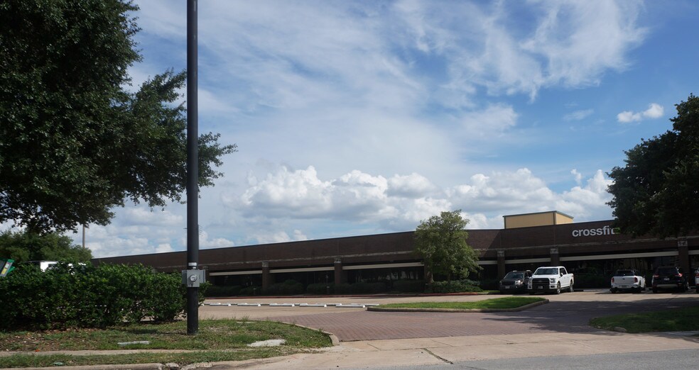 More Photos Of 1500 N Post Oak Rd, Houston Flex For Lease