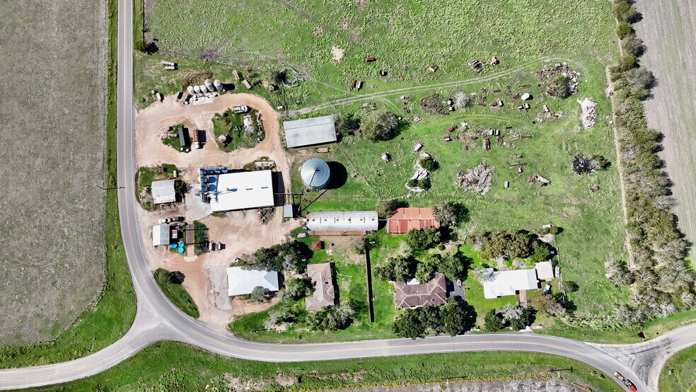 More Photos Of 5040 FM 1295, Moulton Specialty For Sale