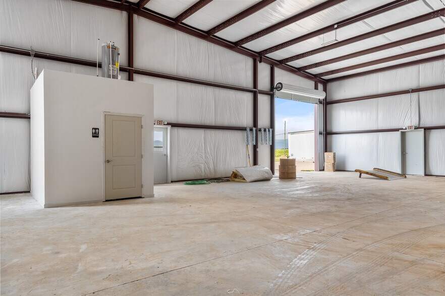 More Photos Of 27 Airport Business, Jasper Warehouse For Lease