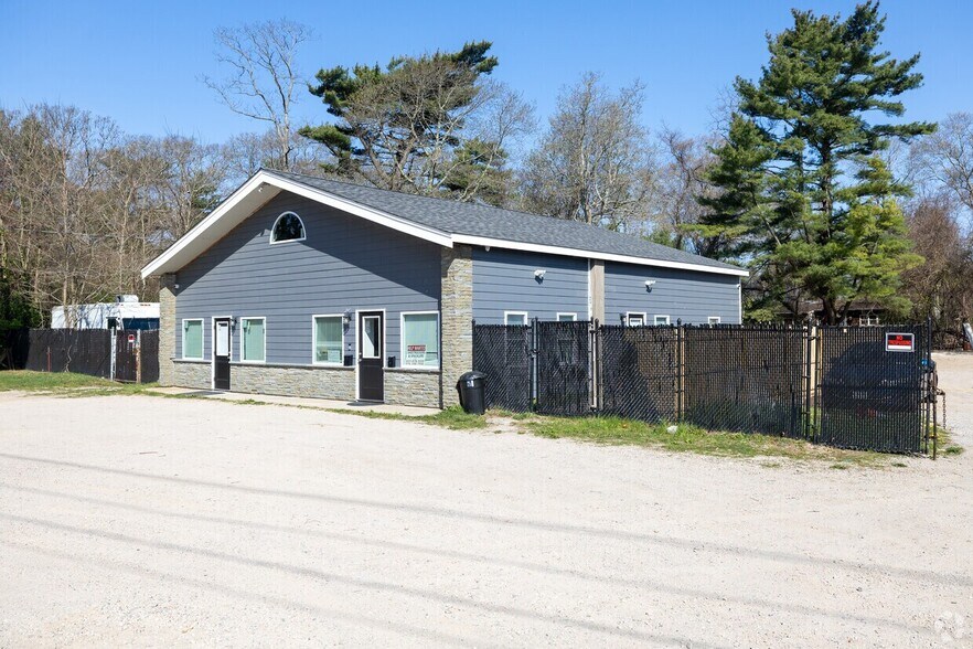 More Photos Of 2801 Montauk Hwy, Brookhaven Office For Lease
