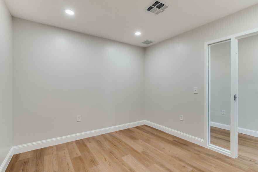 More Photos Of 1335 E Crosby Rd, Carrollton Medical For Lease