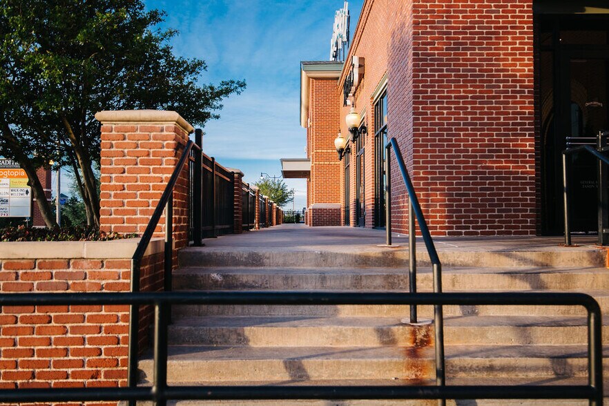 More Photos Of 3409 S Broadway, Edmond General Retail For Lease