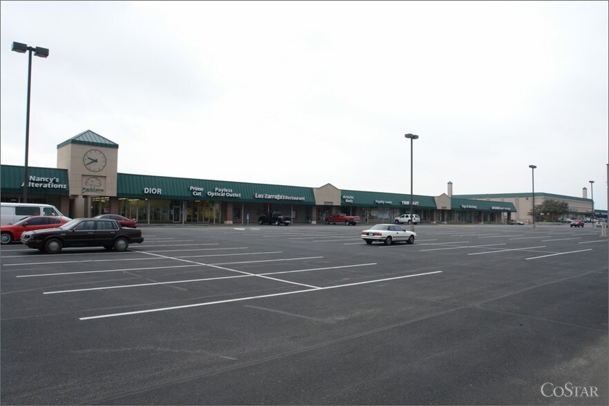 More Photos Of 902-1400 S Oliver St, Wichita Unknown For Lease