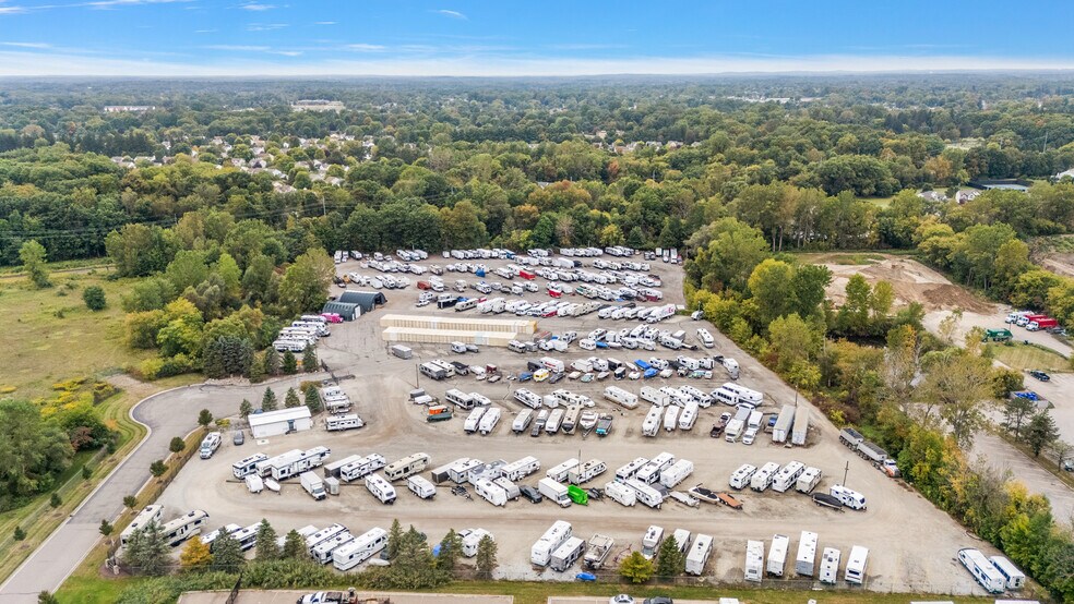 More Photos Of 59120 Oasis Center Dr, South Lyon Self Storage For Sale