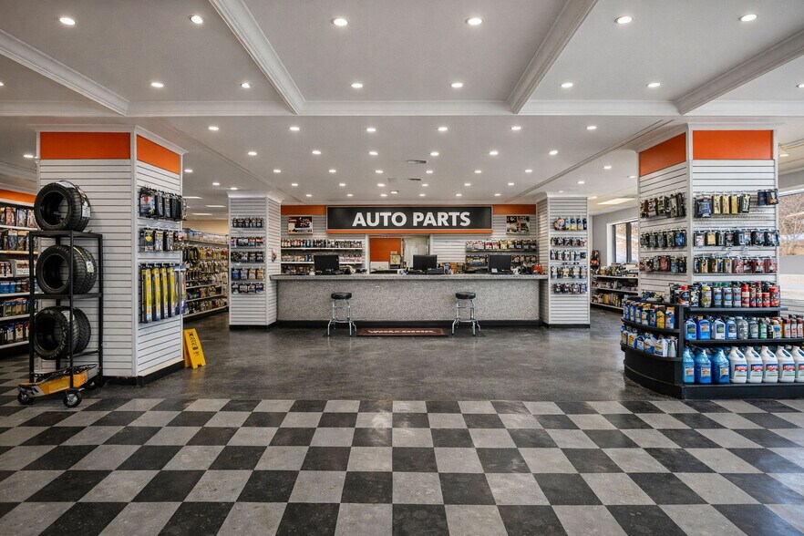 More Photos Of 476 N Main St, Clinton General Retail For Sale