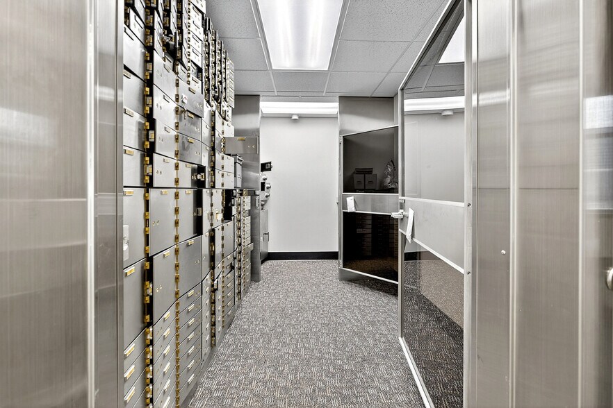 More Photos Of 414 W Lancaster Ave, Devon Bank For Lease