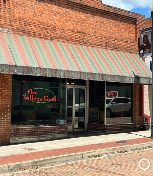 More Photos Of 110-112 Trinity St, Abbeville Storefront For Sale