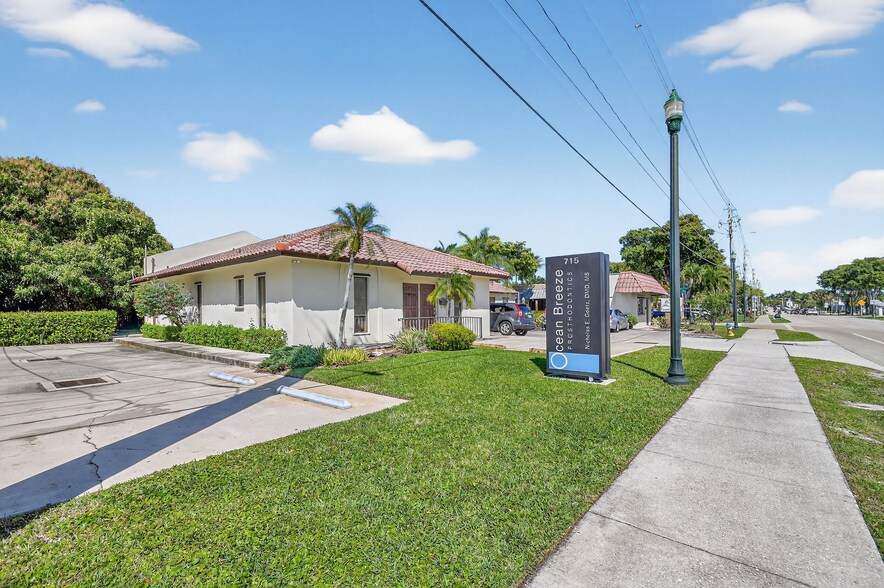 More Photos Of 715 George Bush Blvd, Delray Beach Medical For Lease