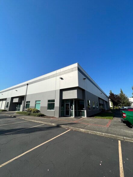 More Photos Of 16353 NE Cameron Blvd, Portland Warehouse For Lease