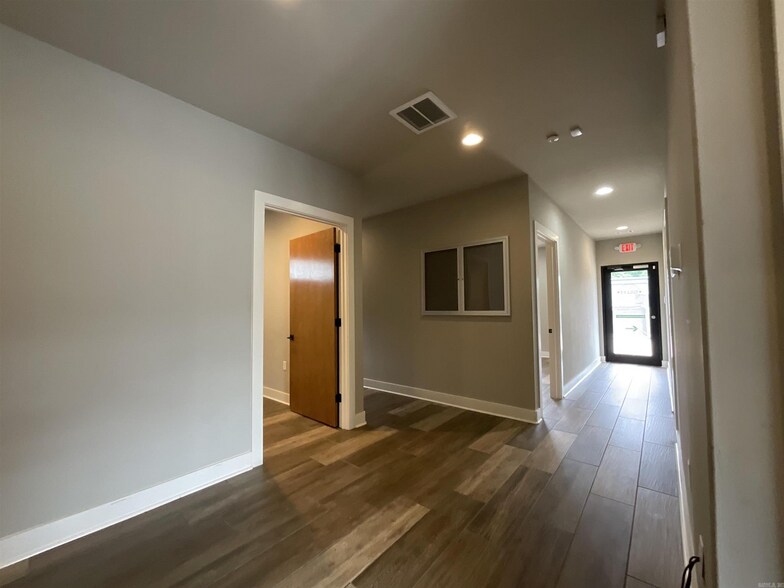 More Photos Of 1009 S Redmond Rd, Jacksonville Medical For Sale