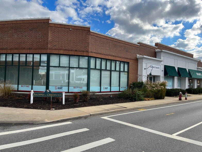 Primary Photo Of 44 Glen Cove Rd, Greenvale Storefront For Lease