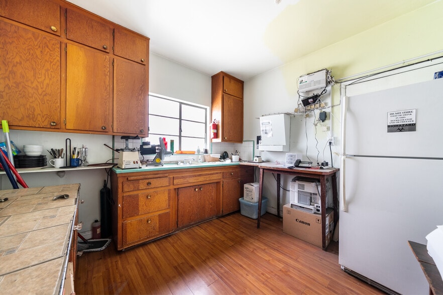 More Photos Of 13175 Paramount Blvd, South Gate Office For Sale