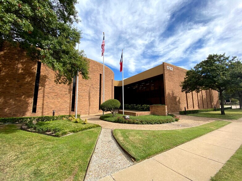 More Photos Of 1702 N Collins Blvd, Richardson Office For Lease