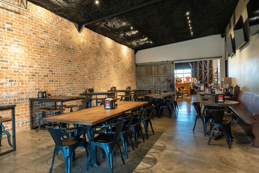 More Photos Of 609 Avenue H, Shallowater Auto Repair For Lease