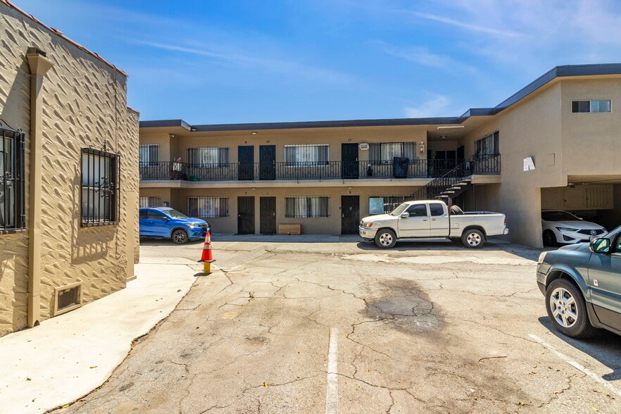 More Photos Of 820 W 95th St, Los Angeles Apartments For Sale