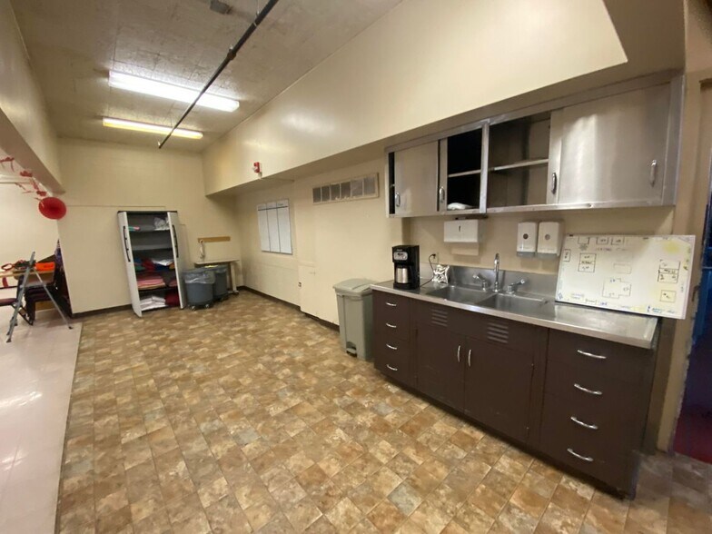 More Photos Of 25 Ewing St, Helena Medical For Sale