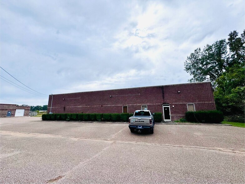 More Photos Of 4755 Cuba-Millington Rd, Millington Industrial For Lease
