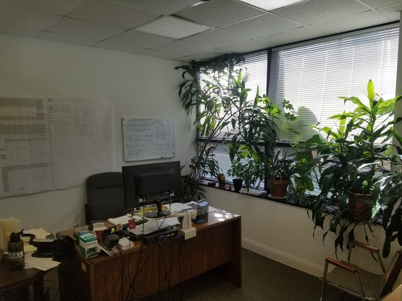 More Photos Of 8830-8854 Rixlew Ln, Manassas Flex For Lease
