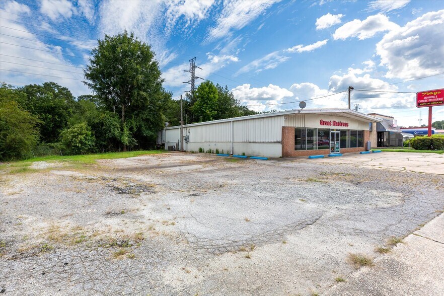 More Photos Of 203 Hillcrest Dr, Laurens Storefront Retail Office For Lease