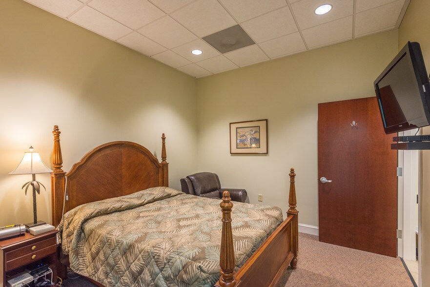 More Photos Of 897 Von Kolnitz Rd, Mount Pleasant Medical For Lease