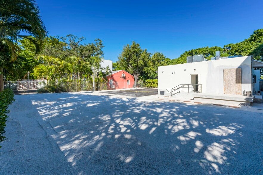 More Photos Of 1760 SW 22 St, Coral Gables Restaurant For Lease