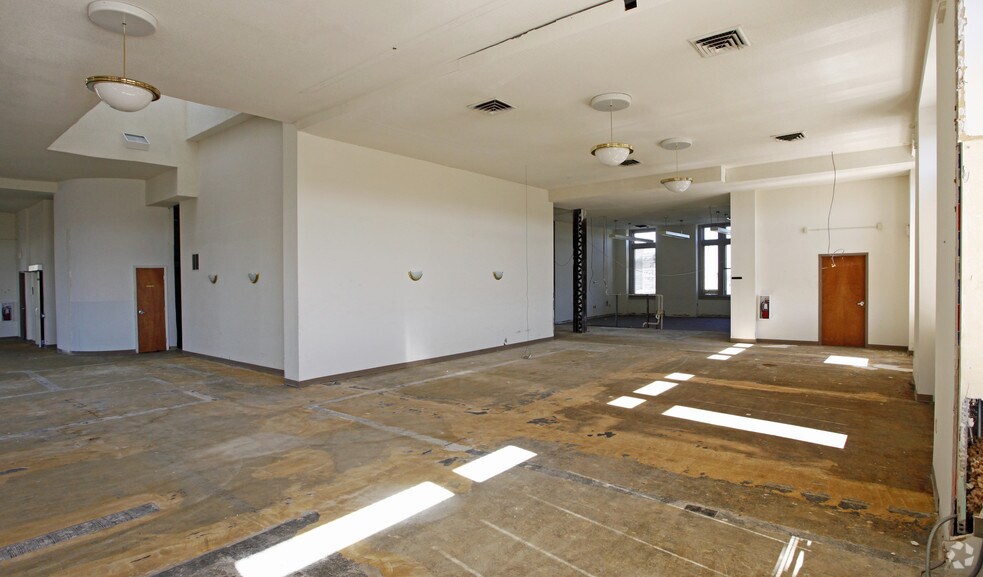 More Photos Of 647 W Virginia St, Milwaukee Office Residential For Lease