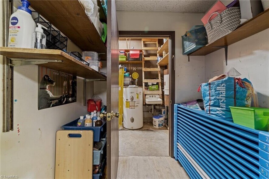 More Photos Of 1501 Upland Dr, Greensboro Office For Sale