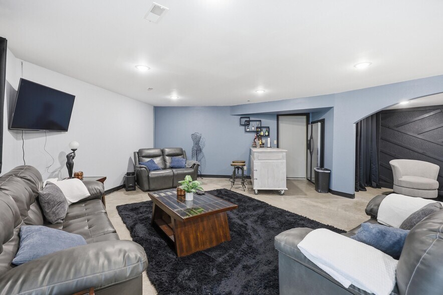 More Photos Of 25695 Mulberry Rd, Webb City Winery Vineyard For Sale