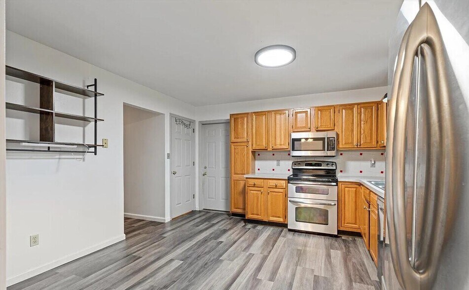 More Photos Of 585 Westbrooke Dr, Elizabethtown Specialty For Lease