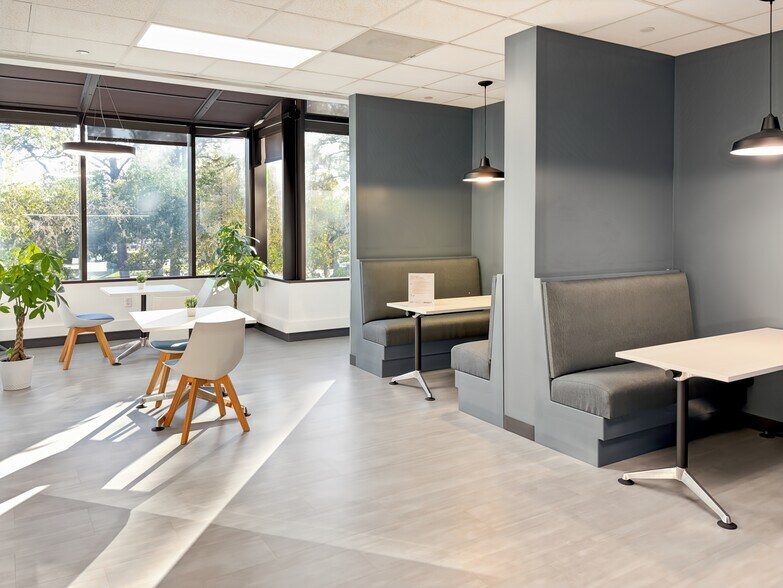 More Photos Of 34125 US Highway 19 N, Palm Harbor Coworking Space