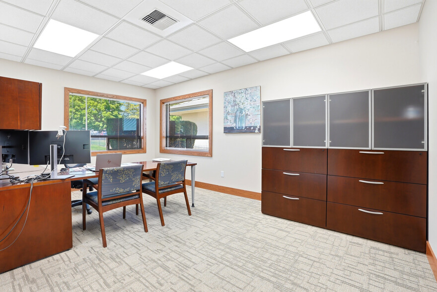More Photos Of 801 N 39th Ave, Yakima Office For Sale