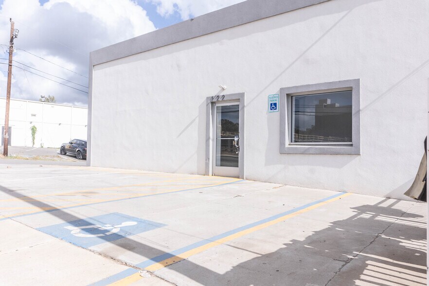 More Photos Of 122 Atando Ave, Charlotte Service For Lease