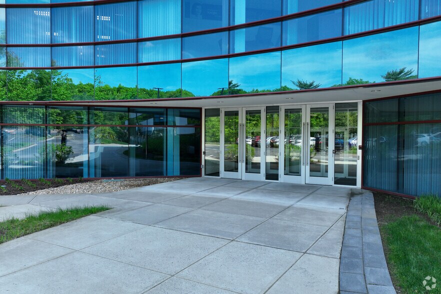 More Photos Of 10 Technology Park Dr, Westford Flex For Lease