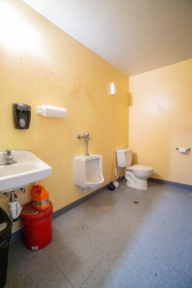 More Photos Of 305 Bach Ave, New York Mills Manufacturing For Sale