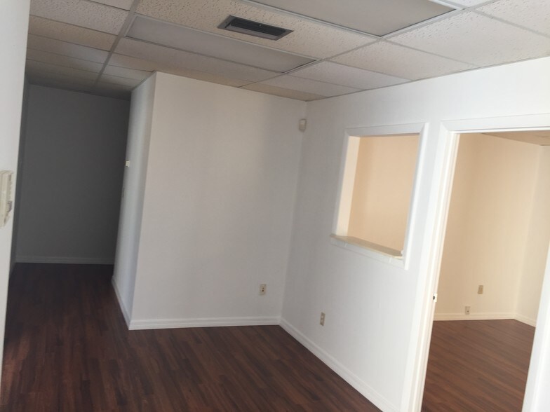 More Photos Of 6238 Presidential Ct, Fort Myers Medical For Sale