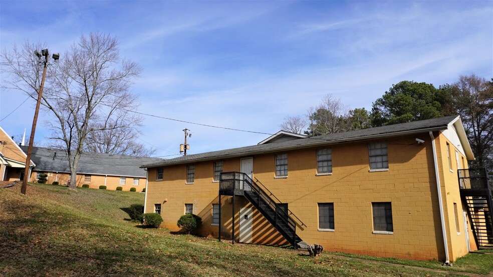 More Photos Of 2589-2613 Tilson Rd, Decatur Religious Facility For Lease