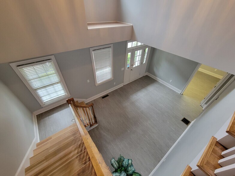 More Photos Of 182 Ben Burton Cir, Bogart Office For Sale