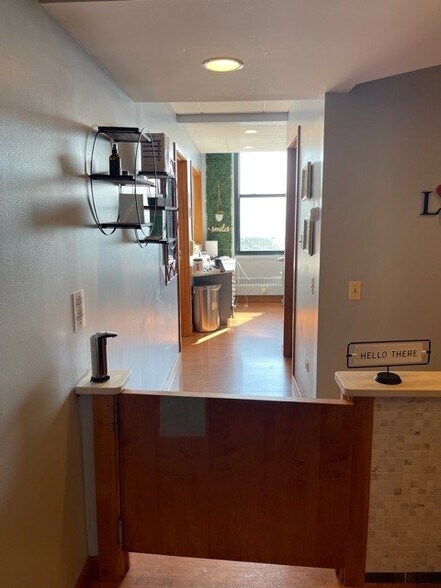 More Photos Of 111 N Wabash Ave, Chicago Office For Lease