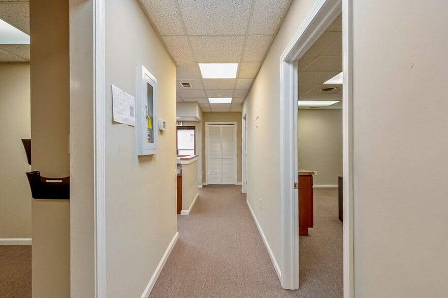 More Photos Of 65 E Main St, Pulaski Coworking Space