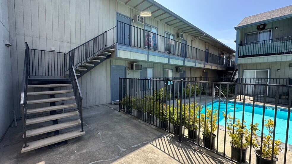 More Photos Of 610 E Pine St, Lodi Apartments For Sale